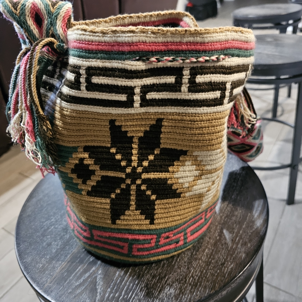 Wayuu Tribe Colombian bohemian Aztec woven shoulder bag, Brand new crochet